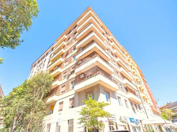 Appartamento trilocale in vendita in Via Luca Signorelli, Roma
