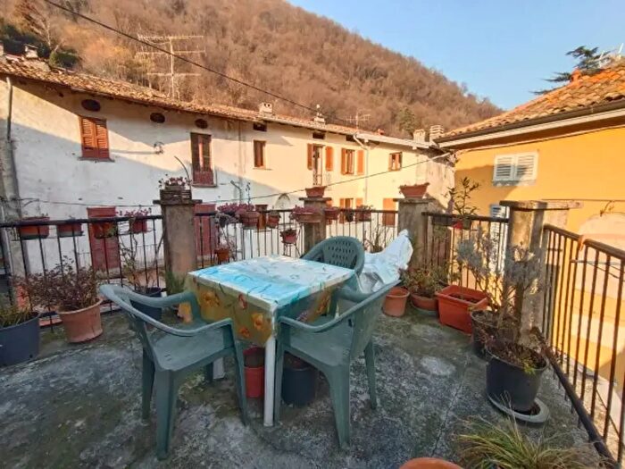 Appartamento trilocale in vendita in Via Carlo De Herra, Valbrona