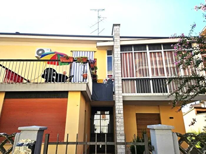 Casa con 5 locali in vendita in Via Luigi Gonzaga a, Guastalla