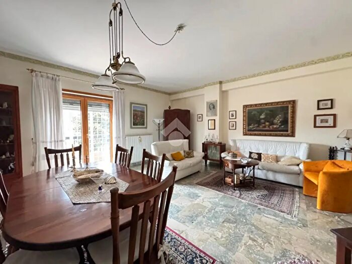 Appartamento con 5 locali in vendita in Viale della Concordia, Mendicino