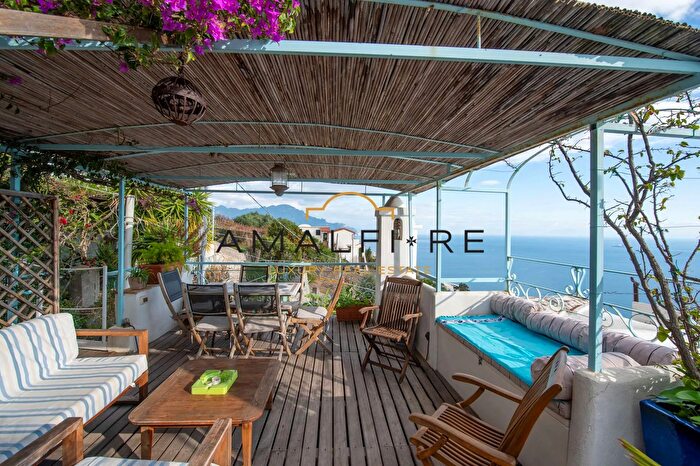 Appartamento quadrilocale in vendita in Via Lecina, Conca Dei Marini