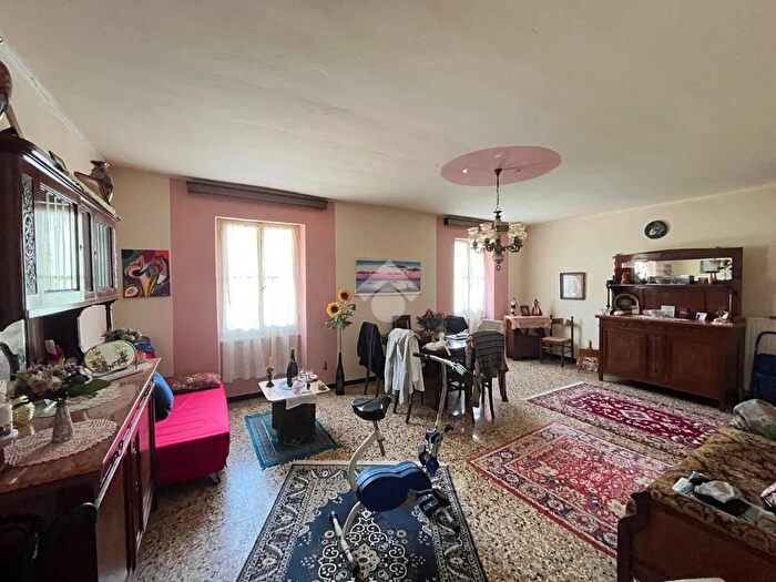 Casa con 5 locali in vendita in Via Serra, Cicagna