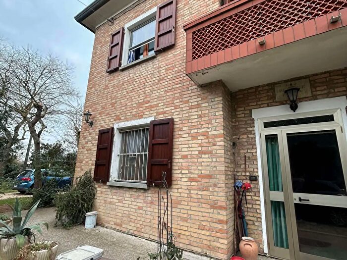 Casa con 8 locali in vendita in Via Destra Sinistra, Alfonsine