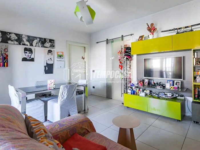 Appartamento trilocale in vendita in Via Privata Colico, Milano