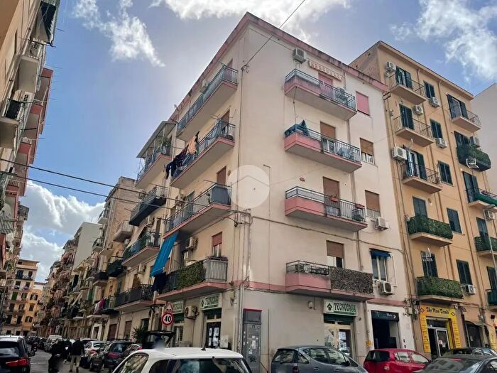 Appartamento quadrilocale in vendita in Via Filippo De Lignamine, Palermo