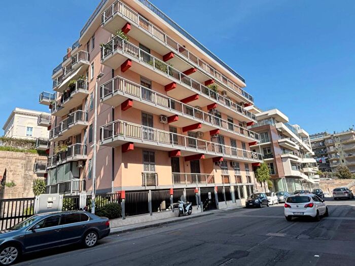 Appartamento con 6 locali in vendita in Via Piermaria Rosso di San Secondo, Vulcania Sanzio, Catania