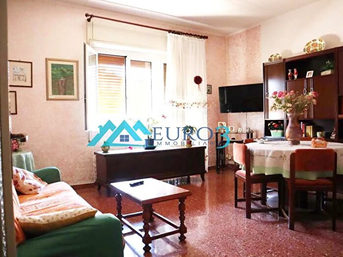 Appartamento con 6 locali in vendita in Via Bengasi, Ascoli Piceno