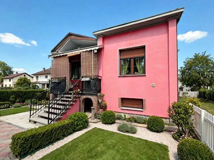 Casa quadrilocale in vendita in Castel San Giovanni