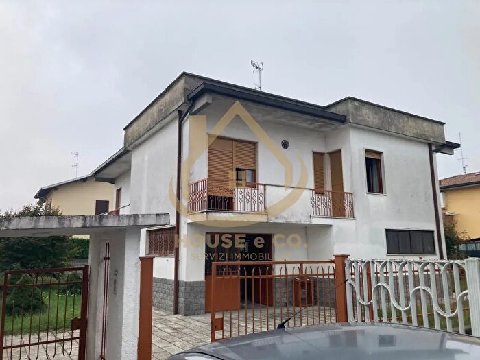 Casa quadrilocale in vendita in Corso Genova, Vigevano