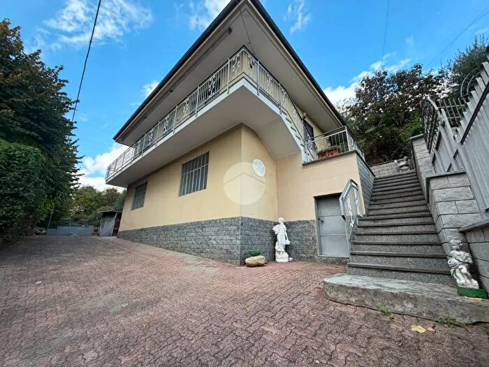 Casa con 5 locali in vendita in Via Walter Fillak, Cuorgne'