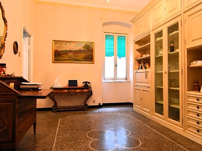 Appartamento con 6 locali in vendita in Via Carlo Giordana, Genova