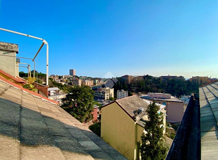 Appartamento con 5 locali in vendita in Via Flavia Steno, Genova