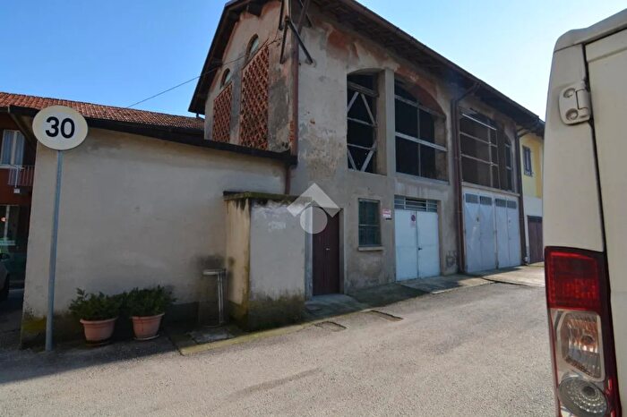 Casa quadrilocale in vendita in Via Cascina Sofia, Bernareggio