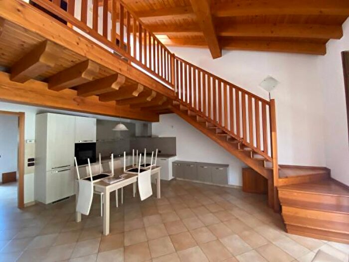 Appartamento con 5 locali in affitto in Fonte