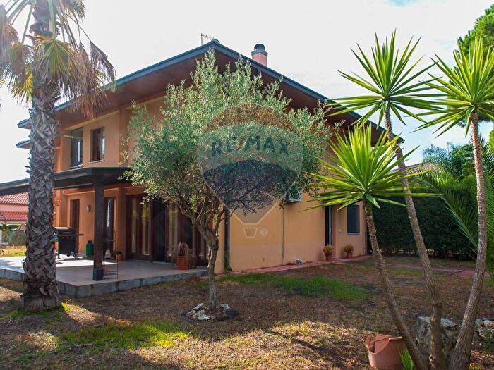 Casa quadrilocale in affitto in Via Sacerdote Messina, Santa Maria La Stella, Aci SantAntonio