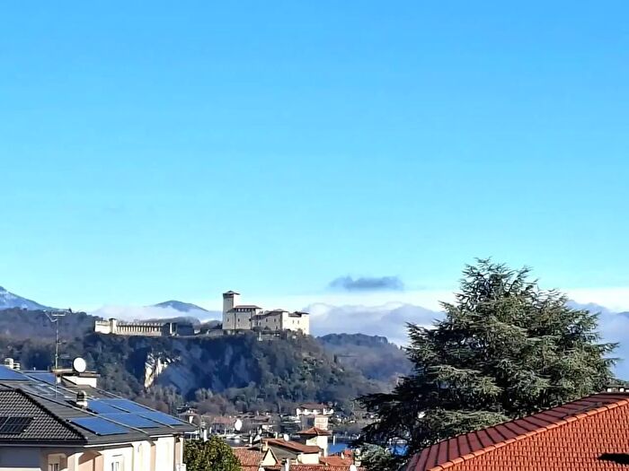 Appartamento quadrilocale in affitto in Via Martiri Liberta, Arona