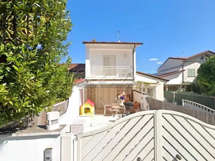 Casa quadrilocale in vendita in Via Giovanni Agnelli, Forte Dei Marmi