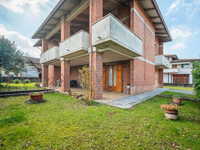 Casa con 8 locali in vendita in Bibbiano