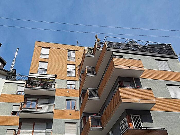 Appartamento quadrilocale in affitto in Via Achille Maiocchi, Morgagni, Milano