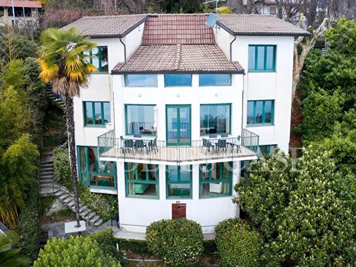 Casa con 5 locali in vendita in Via per Lesa, Massino Visconti