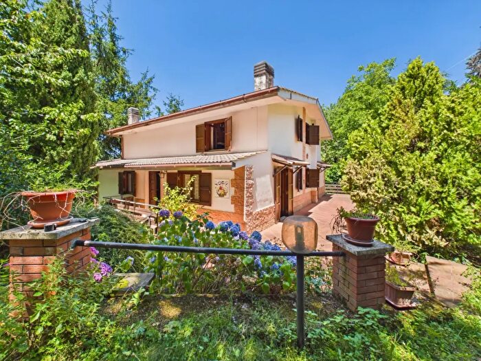 Casa con 6 locali in vendita in Via Aniene, Jenne