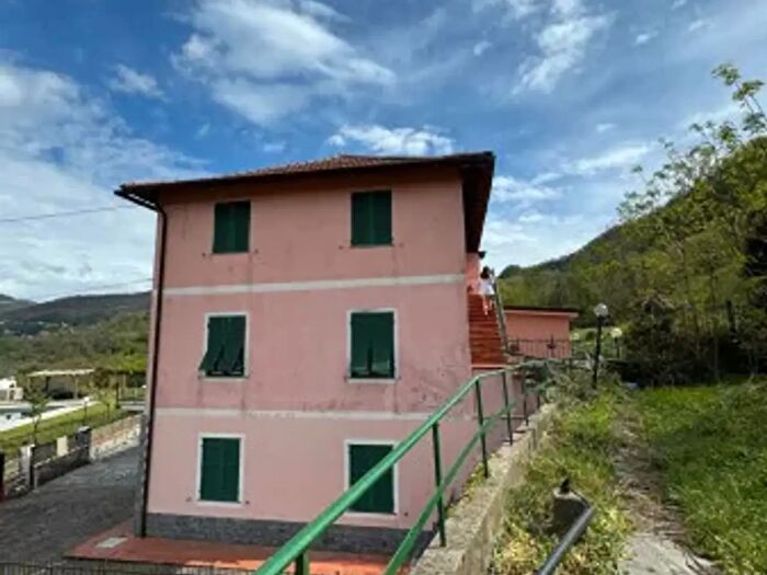 Appartamento quadrilocale in vendita in Salita Serino, Genova