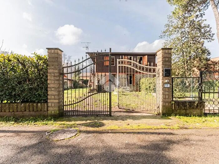 Casa con 6 locali in vendita in Via Parietario, Ronciglione