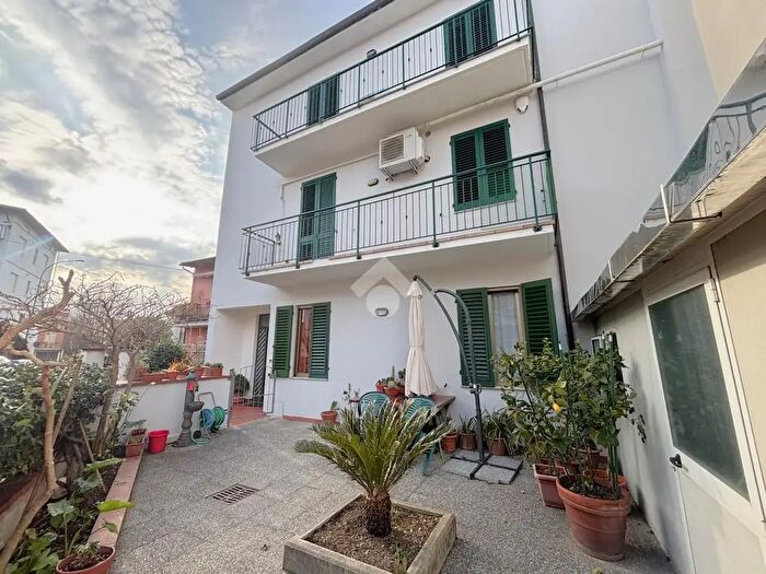 Casa quadrilocale in vendita in Via Trento, Montemurlo