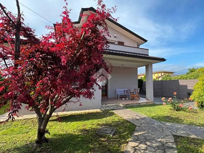 Casa con 5 locali in vendita in Via Carlo Lamera, Bagnolo Cremasco