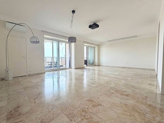 Appartamento con 5 locali in affitto in Viale Sabotino, Porta Romana Medaglie d'Oro, Milano