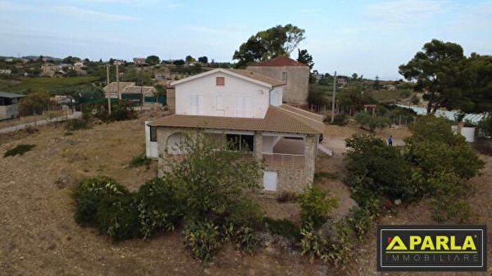 Casa quadrilocale in vendita in Contrada Montagna, Canicatti