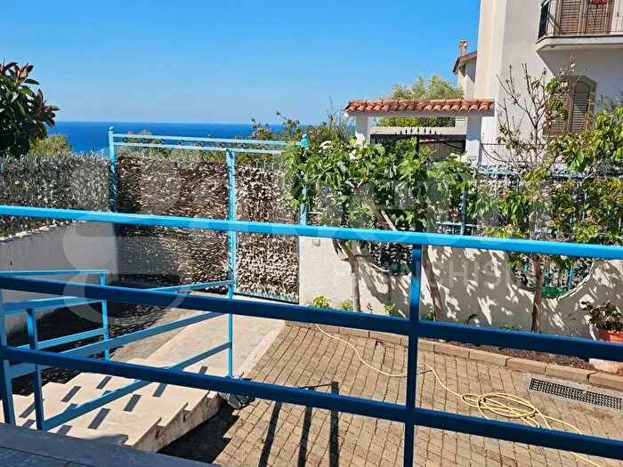 Appartamento con 6 locali in vendita in Viale Caravaggio, Scalea