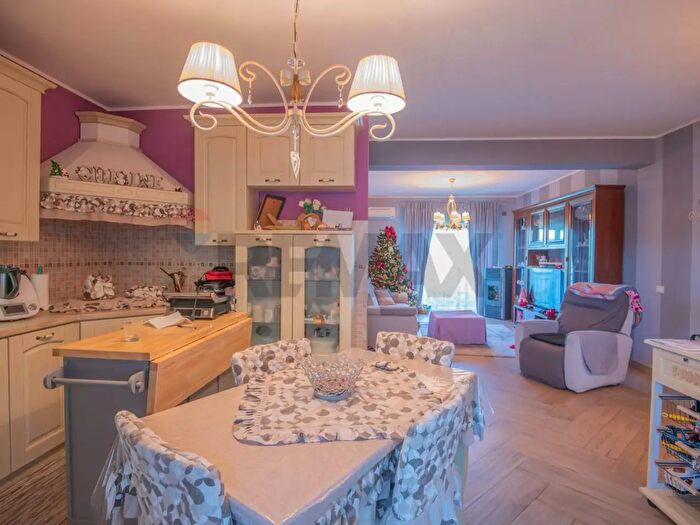 Appartamento quadrilocale in vendita in Via delle Orchidee, Melilli