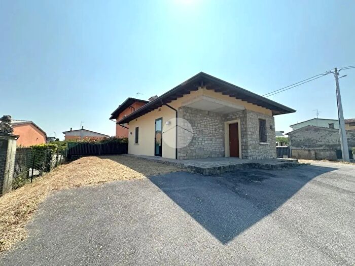 Casa bilocale in vendita in Via Kennedy, Calvisano