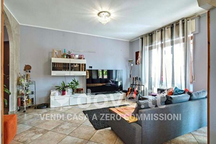 Appartamento quadrilocale in vendita in Via Monsignor Ambrogio Trezzi, Vedano Olona