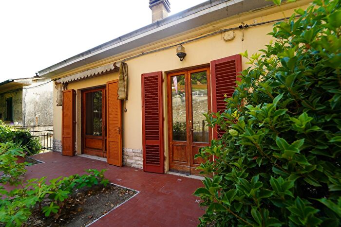 Appartamento con 5 locali in vendita in Via Montalbano, Lamporecchio