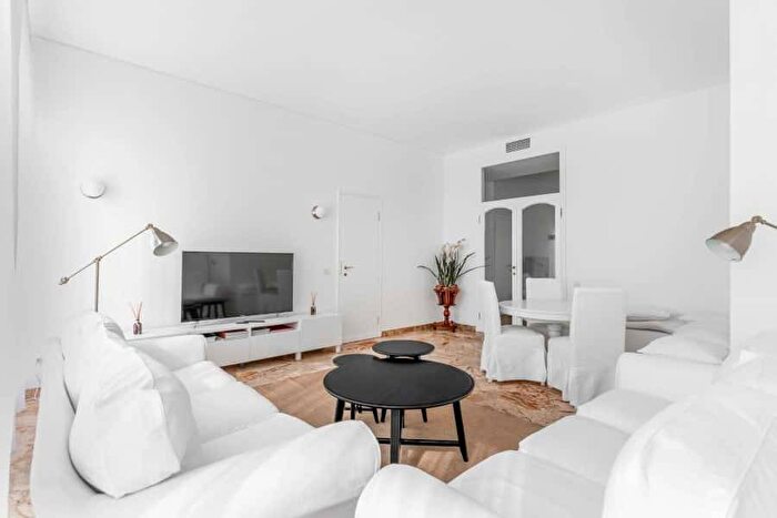 Appartamento trilocale in affitto in Via Filippo Turati, Porta Nuova, Milano