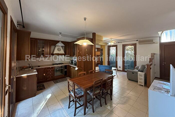 Case in Vendita e in Affitto - 2