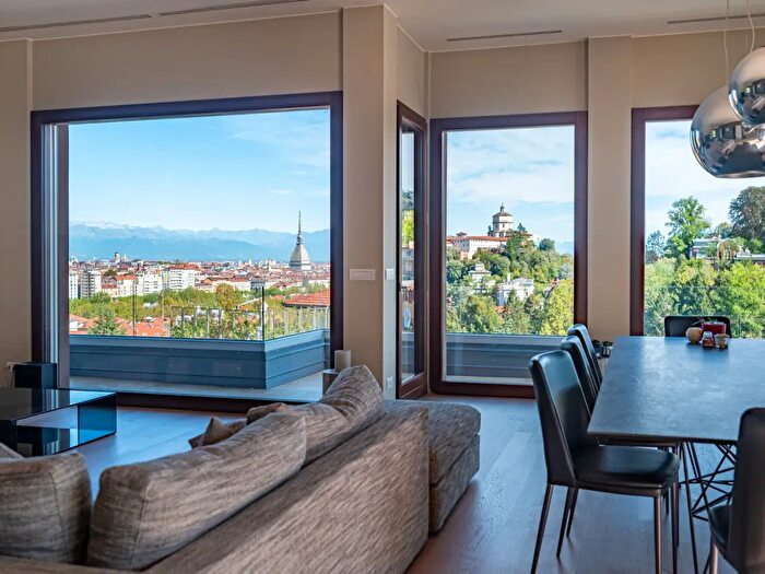Appartamento con 5 locali in vendita in Giuseppe Alby, Torino
