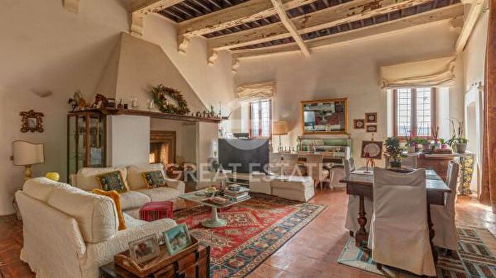 Appartamento con 6 locali in vendita in Via Guido Rossa, Allerona