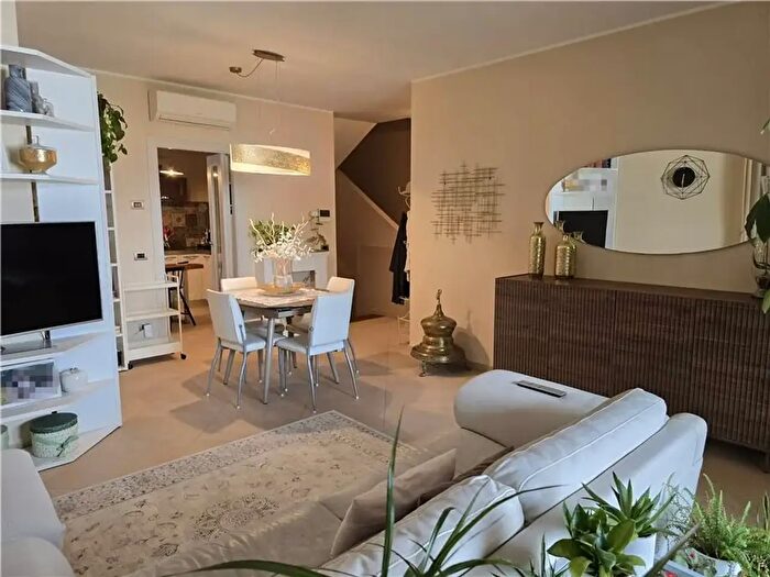 Casa con 5 locali in vendita in Novi Di Modena