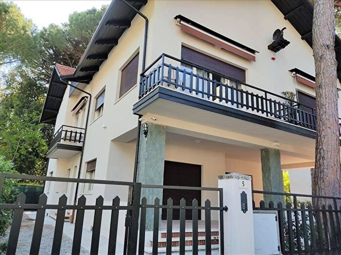 Casa con 5 locali in affitto in Viale Filippo Corridoni, Milano Marittima, Cervia