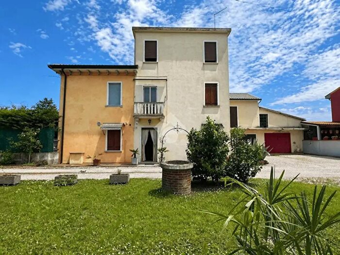 Casa trilocale in vendita in Via Montiron, Zero Branco