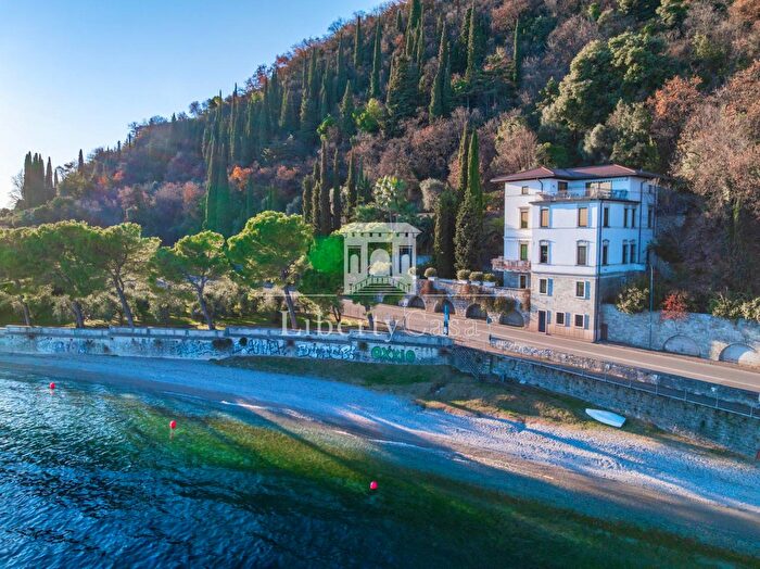 Appartamento trilocale in vendita in Via Roma, Toscolano Maderno