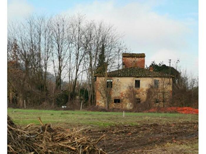 Casa con 6 locali in vendita in Montevarchi