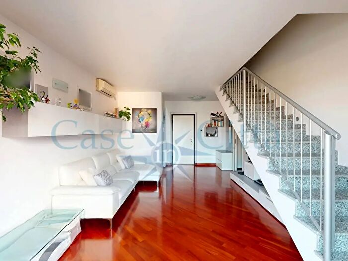 Appartamento trilocale in vendita in Via Togliatti, Bareggio