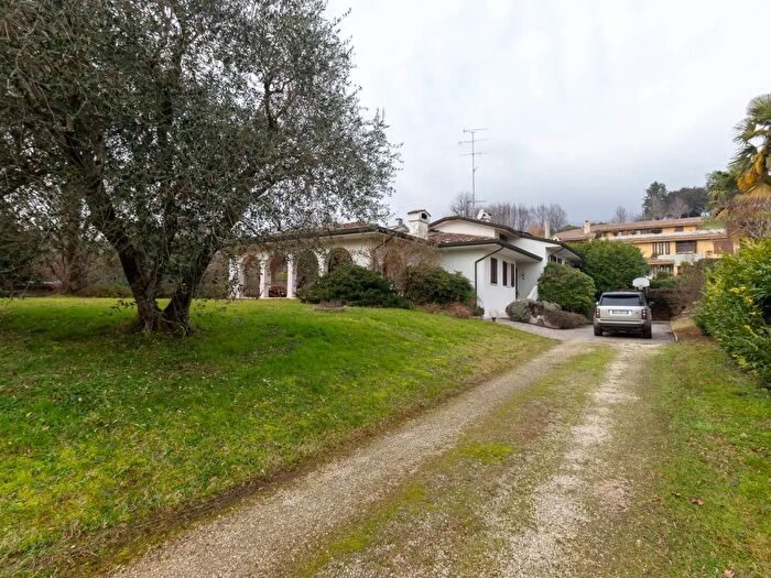 Casa con 6 locali in vendita in Via Roma a, Caneva