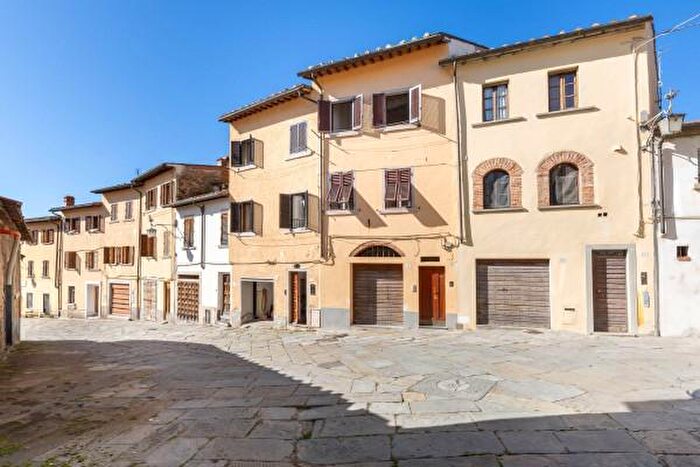 Casa con 6 locali in vendita in Viale Divisione Garibaldi, Arezzo