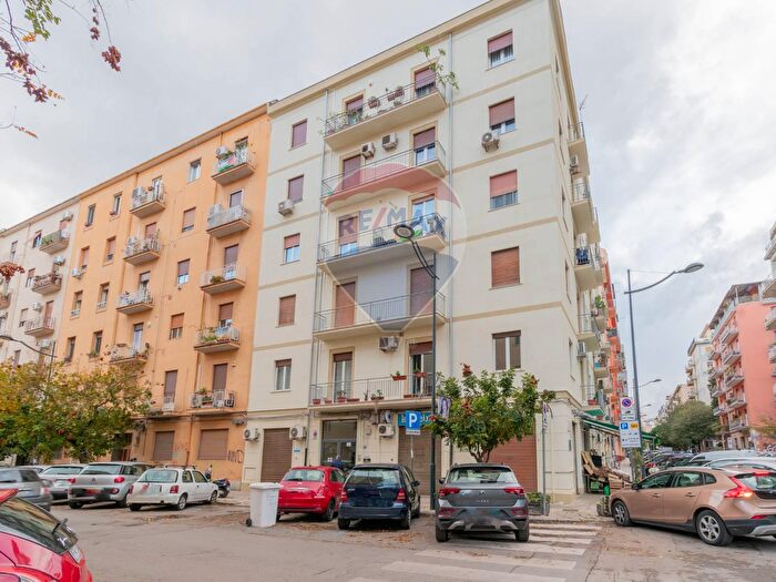 Appartamento con 6 locali in vendita in Via Petrarca, Palermo