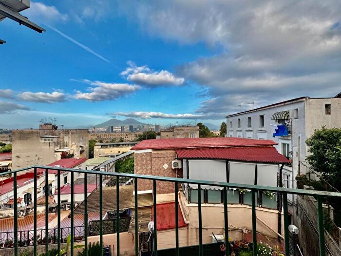 Appartamento trilocale in vendita in Via della Veterinaria, San Carlo All'Arena, Napoli